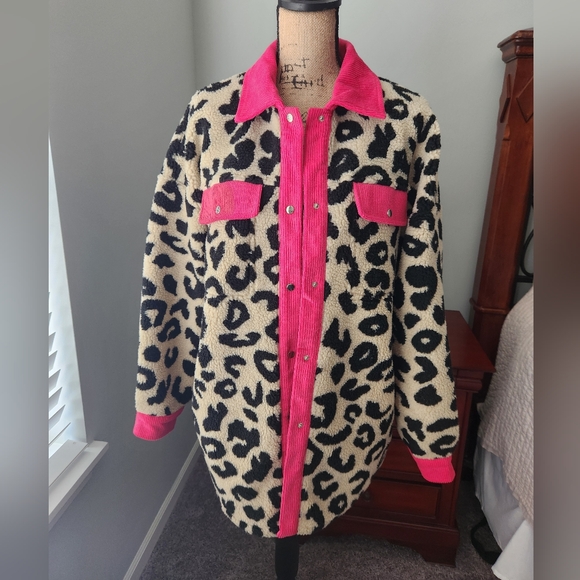 Zenana Outfitters Jackets & Blazers - NWOT Womens Leopard Teddy bear fleece Shacket